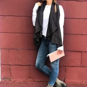 Look by m basic shawl vest in black